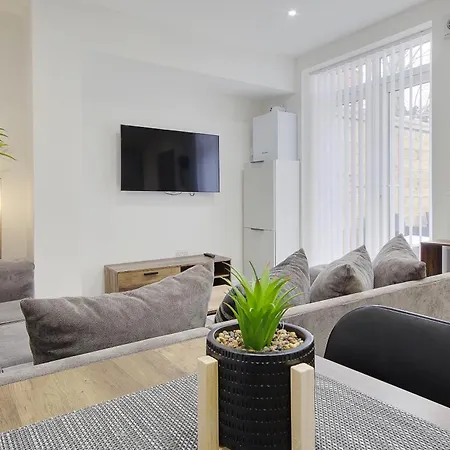 Wimborne Road Apartment 4-3